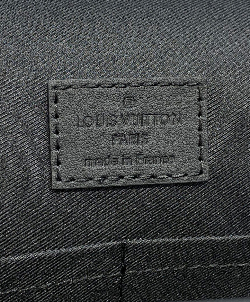 Louis Vuitton Magnetic Messenger M45557 Brown